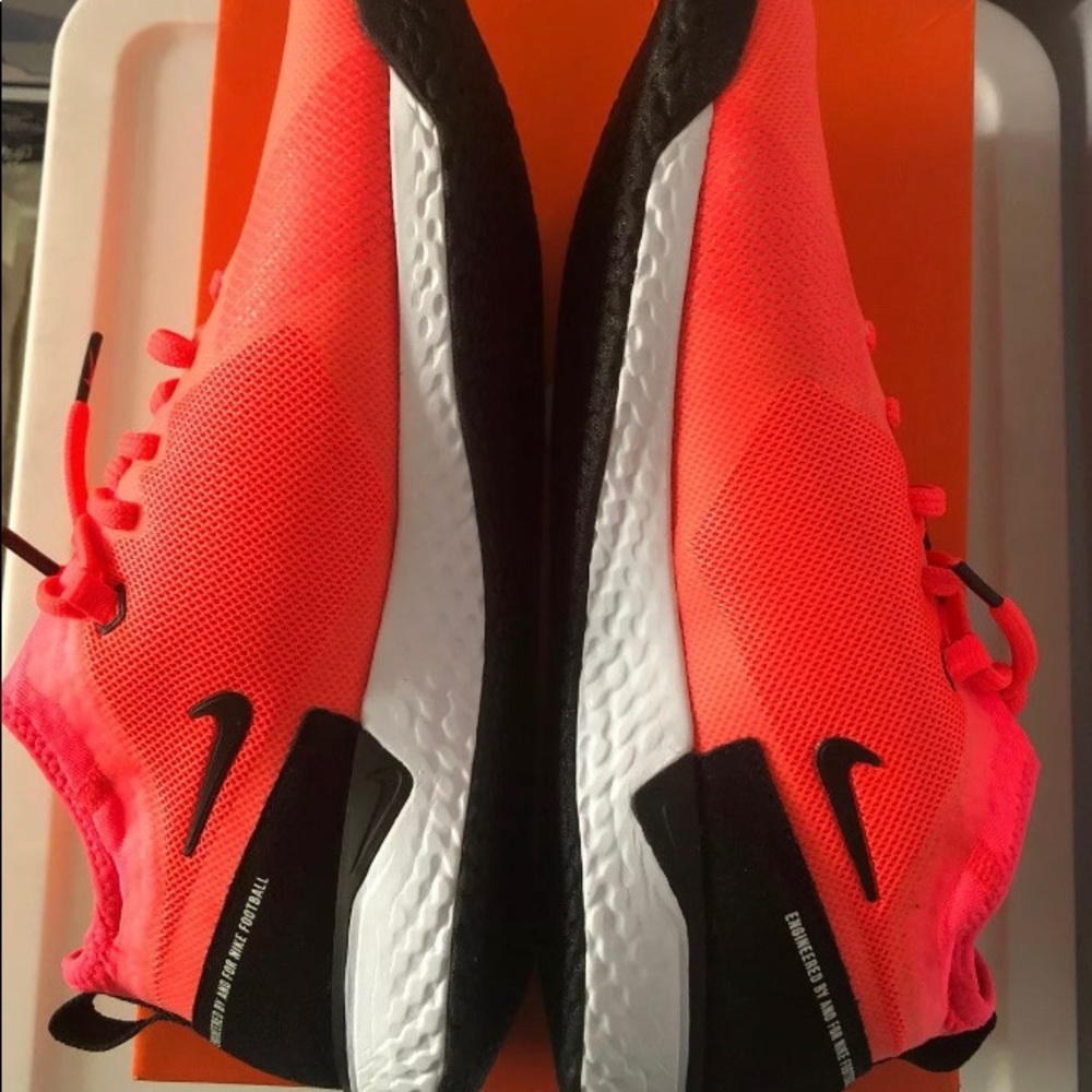 Nike FC React